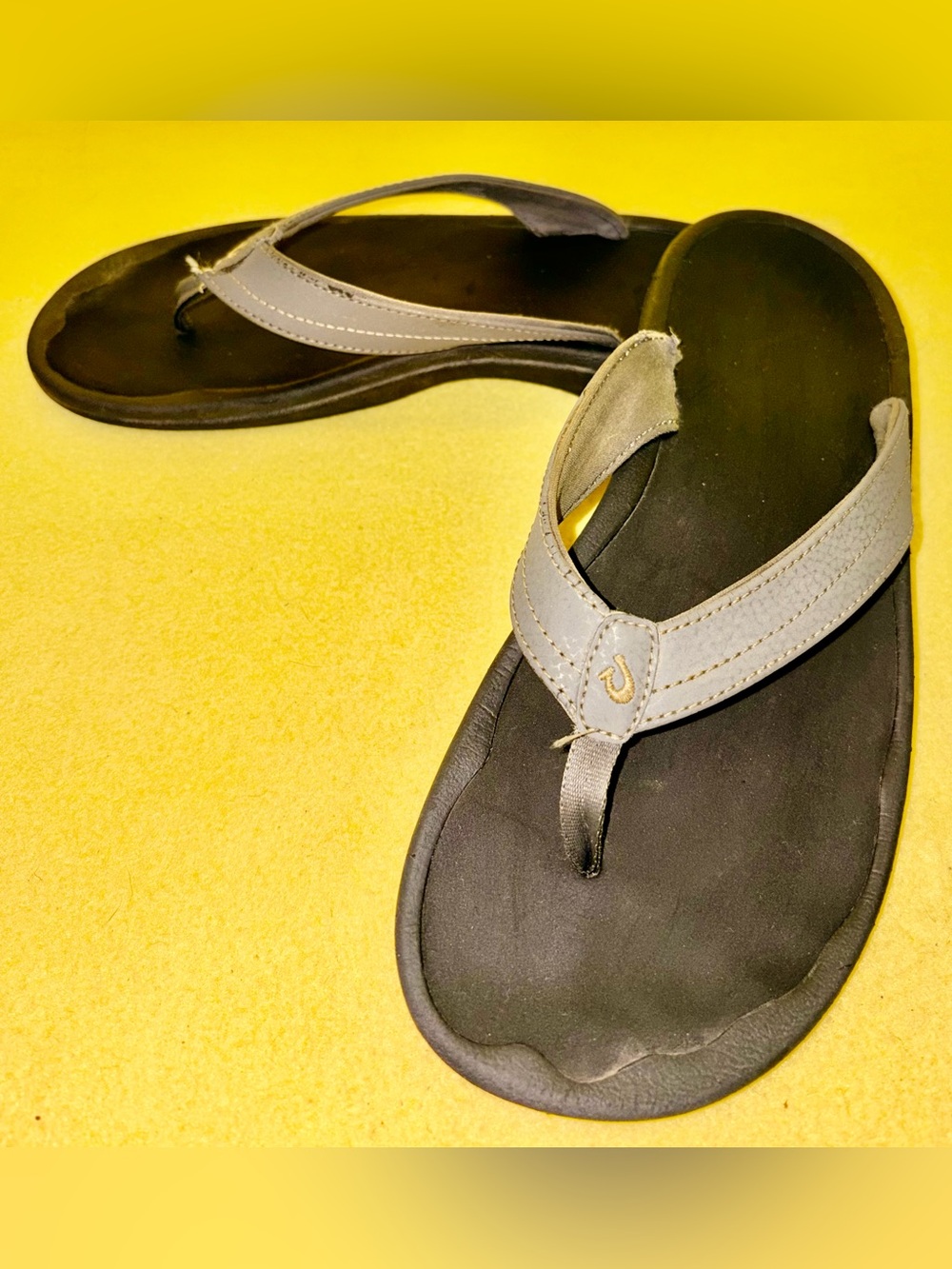 OluKai ʻOhana Women’s Beach Sandals - Gray / Black - Size 10